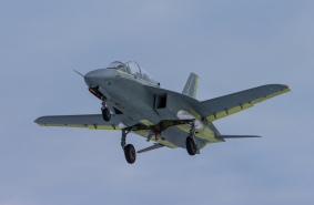 Продолжаются испытания нового российского учебно-тренировочного самолета СР-10
